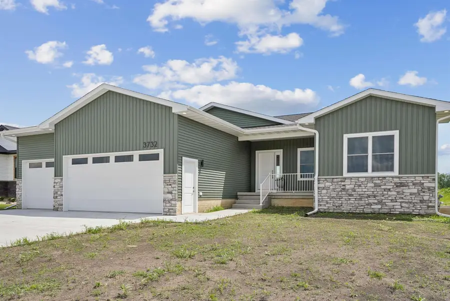 3732 Broomfield Drive, Cedar Falls, IA 50613 - #3