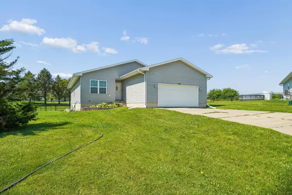 5685 Summerland Drive, Waterloo, IA 50701