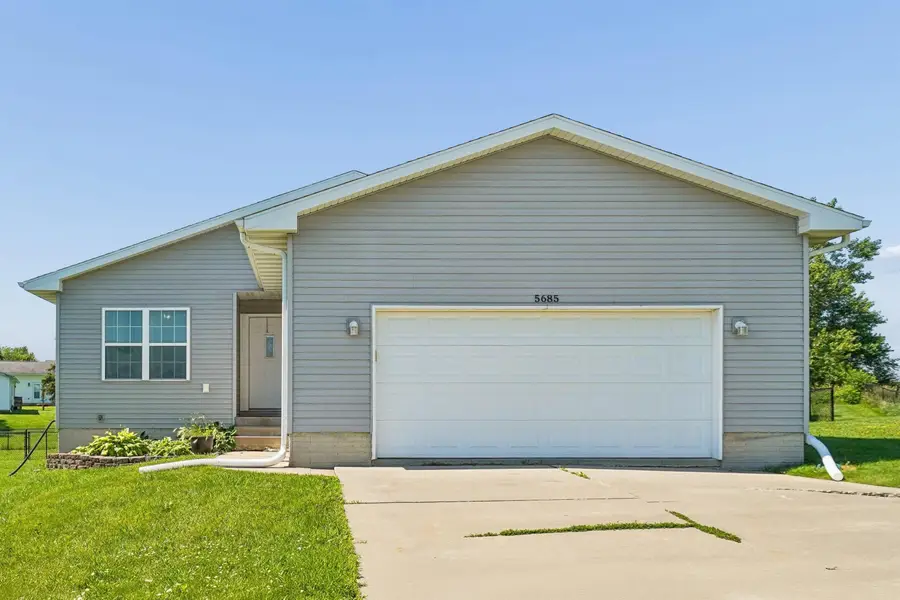 5685 Summerland Drive, Waterloo, IA 50701 - #2