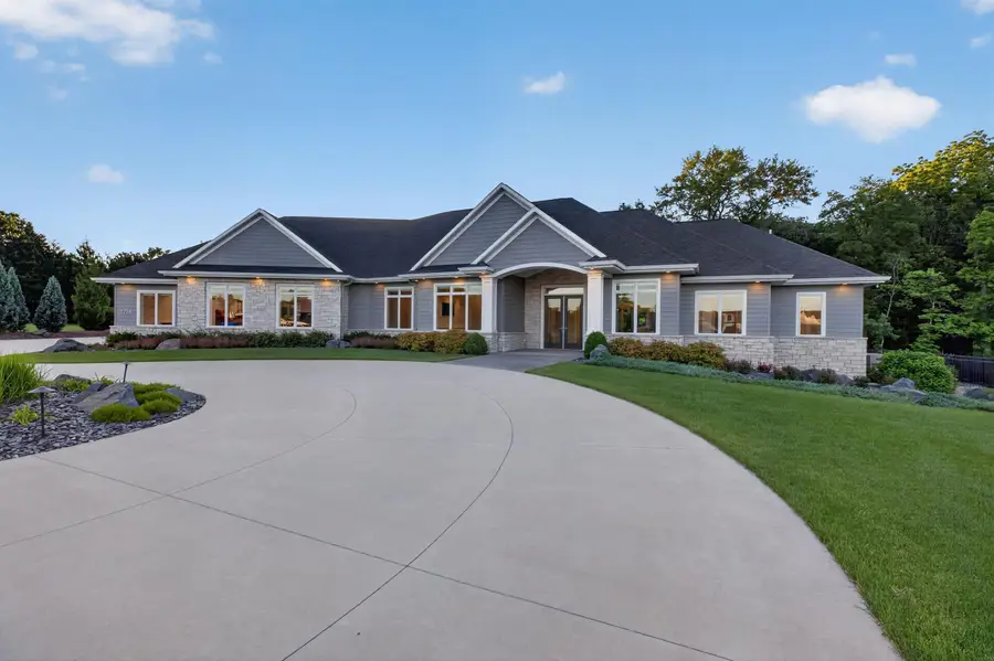 1214 Lakeshore Drive, Cedar Falls, IA 50613 - #2