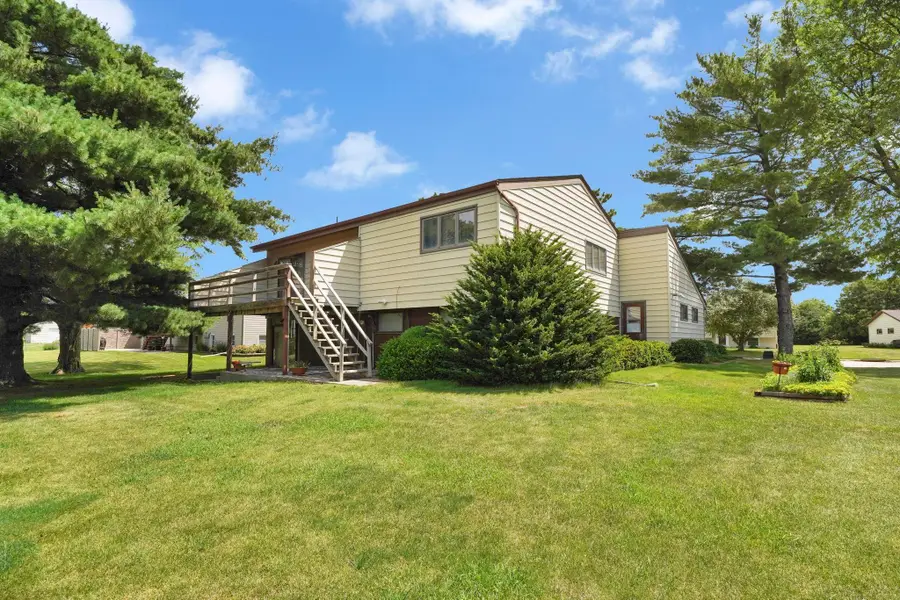 409 S 5th Avenue, New Hampton, IA 50659 - #3