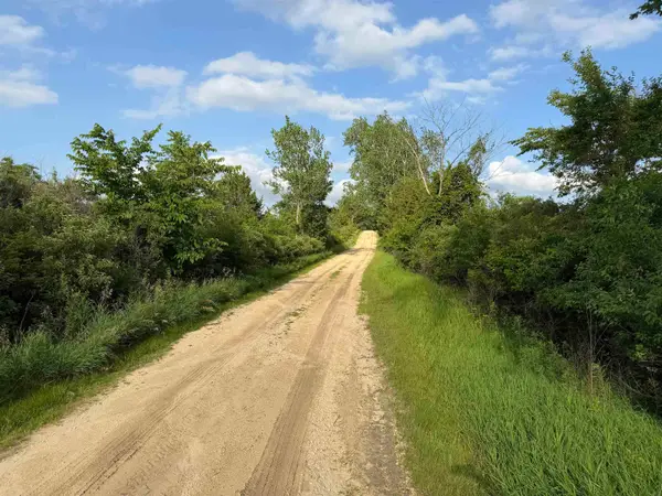 xxx Canoe Road, Strawberry Point, IA 52076