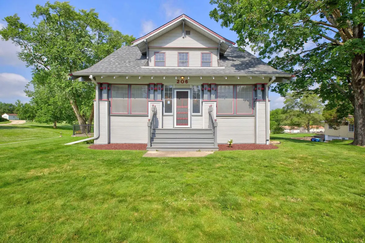 206 S Hackett Road, Waterloo, IA 50701 - #1