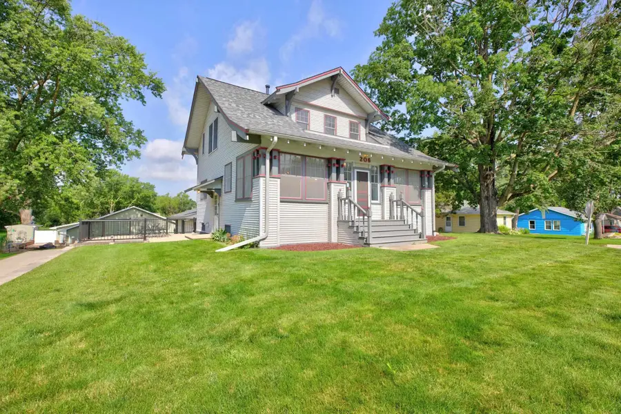 206 S Hackett Road, Waterloo, IA 50701 - #2