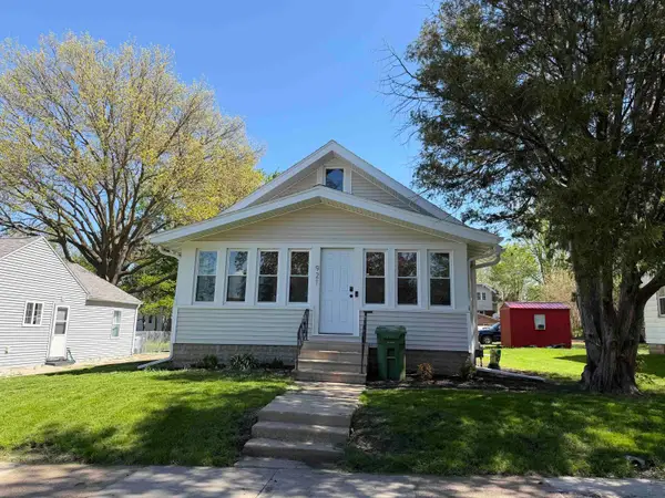 921 Leavitt Street, Waterloo, IA 50702