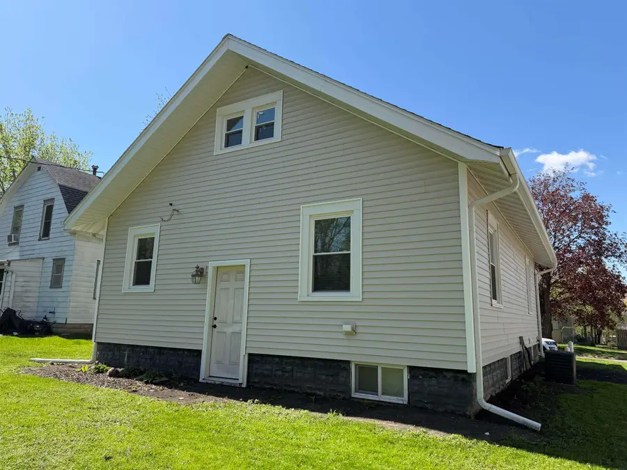 921 Leavitt Street, Waterloo, IA 50702 - #2