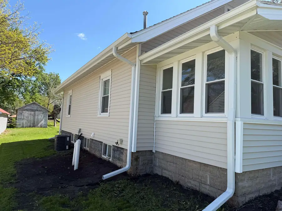 921 Leavitt Street, Waterloo, IA 50702 - #3