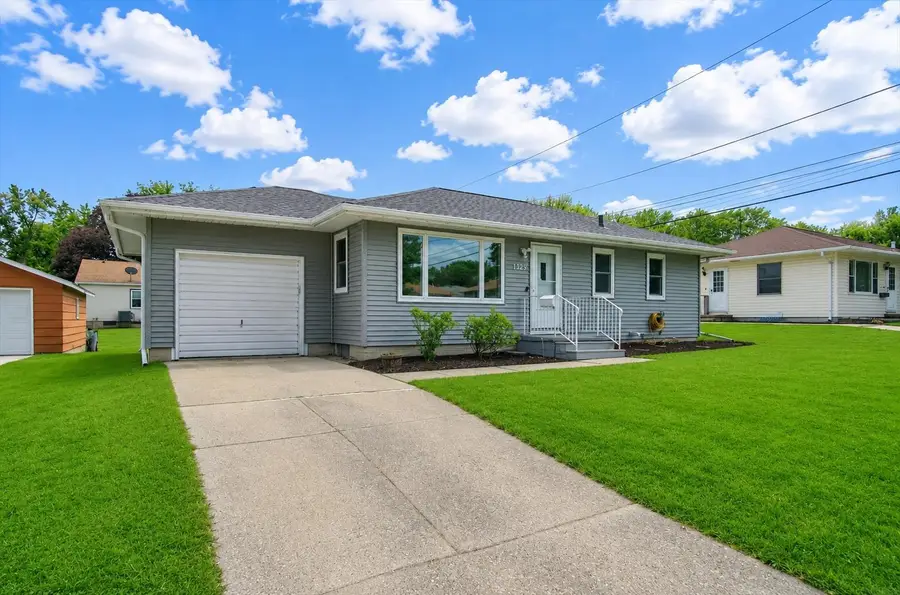 1129 Maxine Avenue, Waterloo, IA 50701 - #2