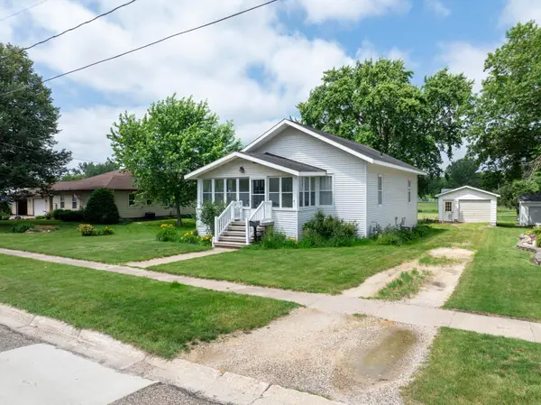 811 N Railroad Street, Sumner, IA 50674