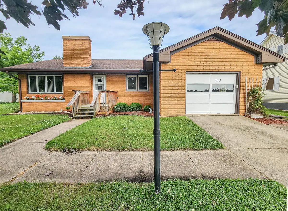 812 Sherman Avenue, Manchester, IA 52057 - #1