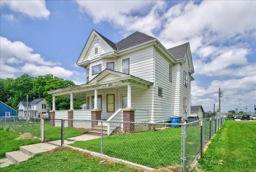 803 Randolph Street, Waterloo, IA 50702 - #2