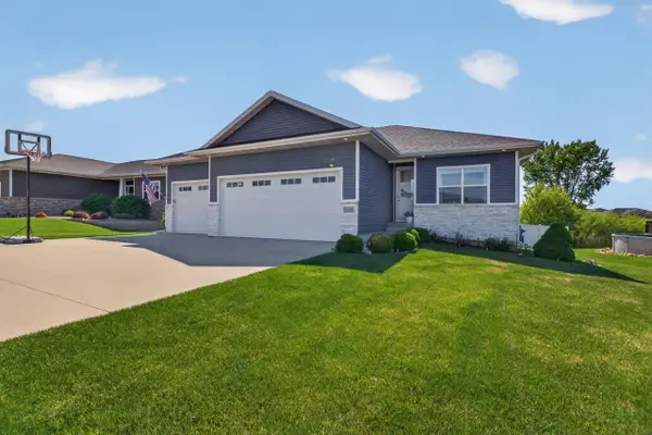 2124 Donald Drive, Cedar Falls, IA 50613