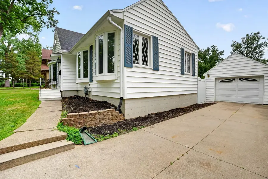 2221 Grand Boulevard, Cedar Falls, IA 50613 - #2