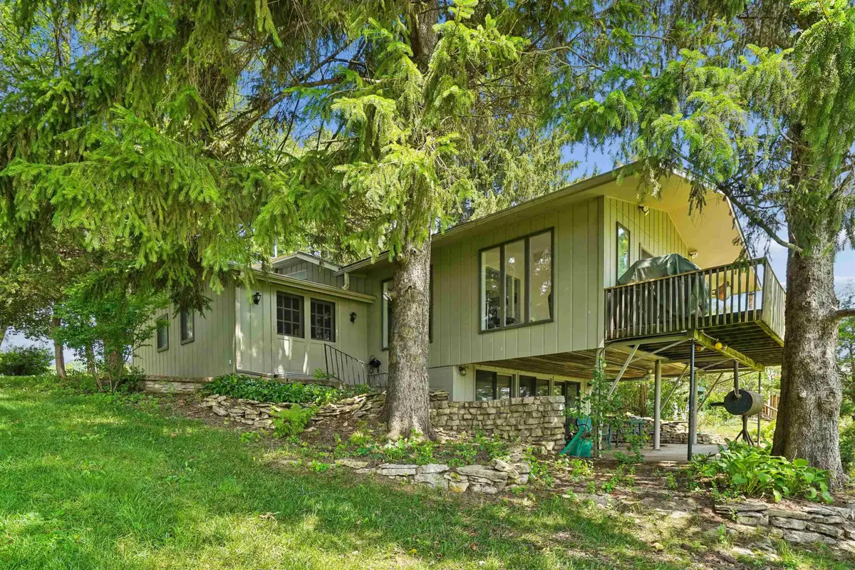 541 N 1st St, Harpers Ferry, IA 52146 - #1