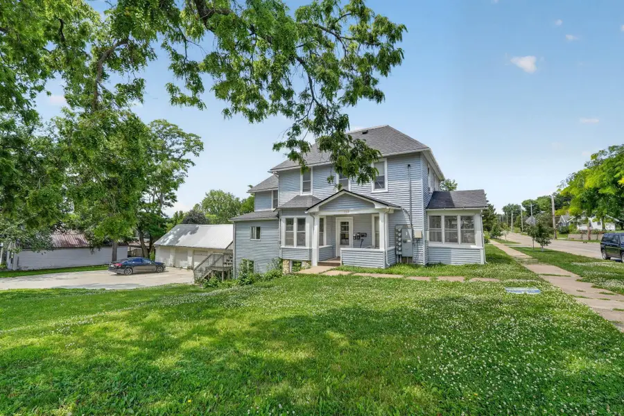 706 W 12th Street, Cedar Falls, IA 50613 - #2