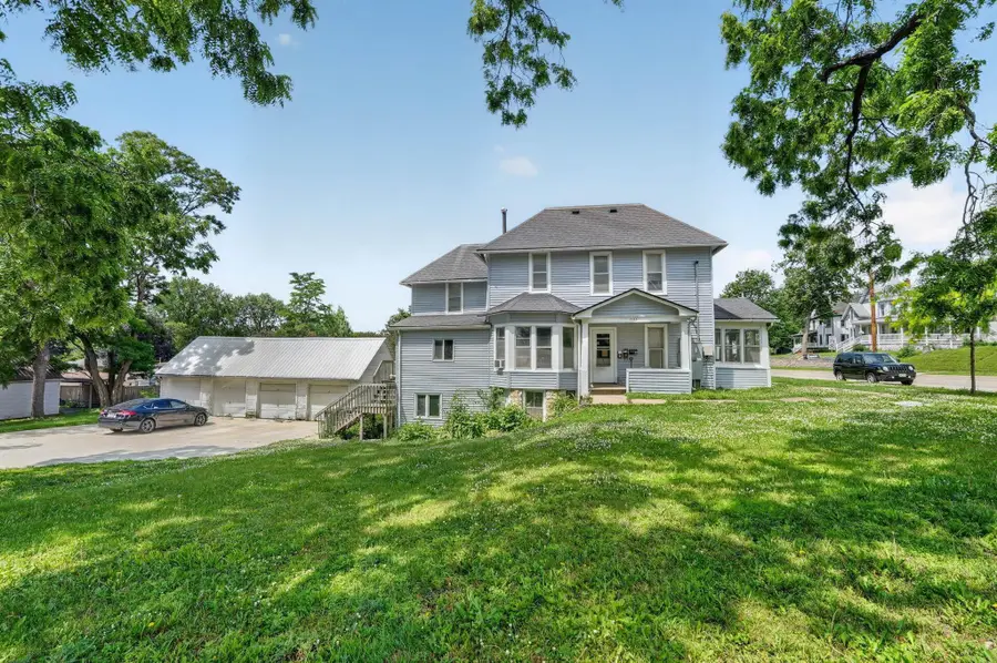 706 W 12th Street, Cedar Falls, IA 50613 - #3