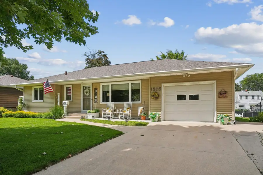1515 W 8th Street, Cedar Falls, IA 50613 - #2