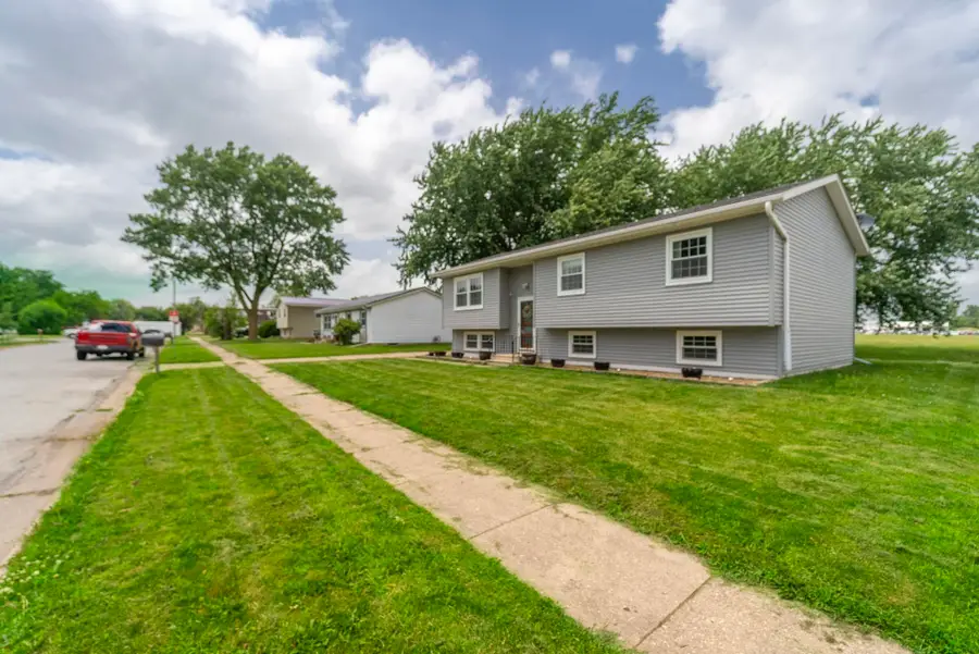 2304 NW 3rd Avenue, Waverly, IA 50677 - #3