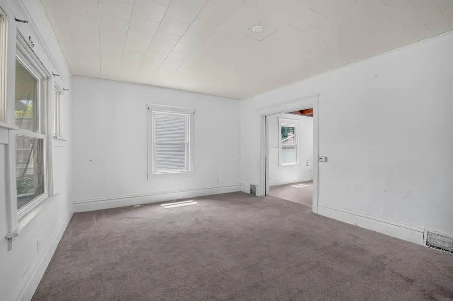 616 Kimball Avenue, Waterloo, IA 50701 - #2