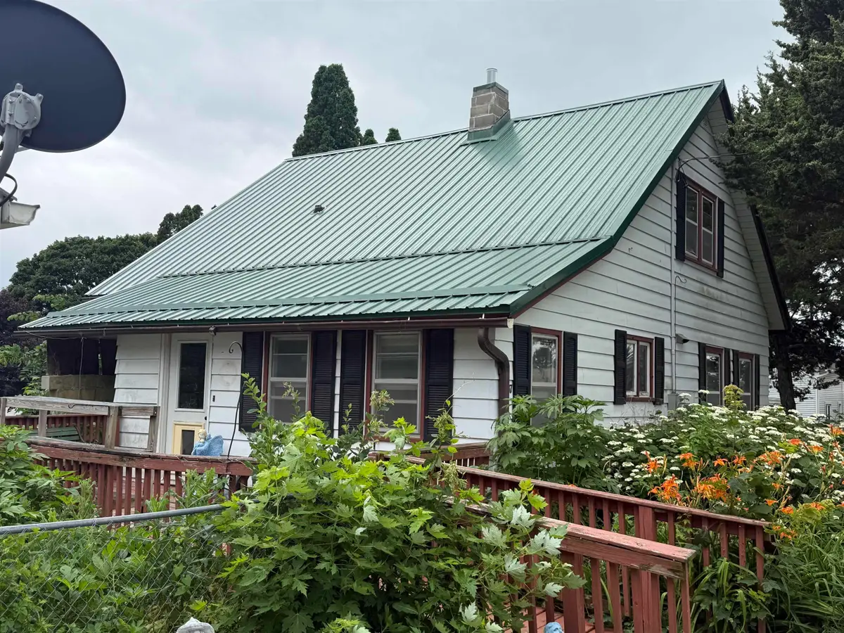 307 W Harrison Street, Garnavillo, IA 52049 - #1