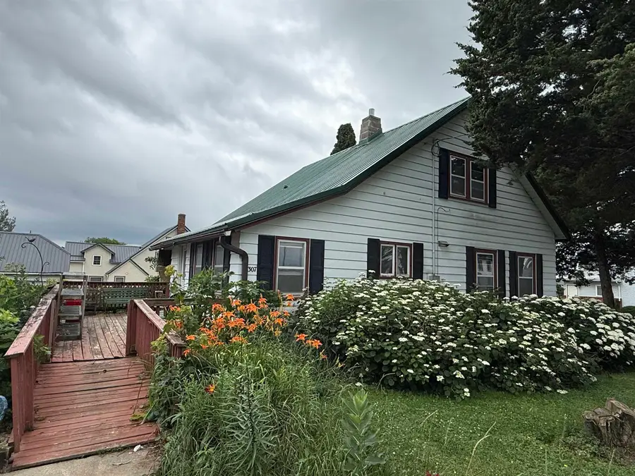 307 W Harrison Street, Garnavillo, IA 52049 - #2