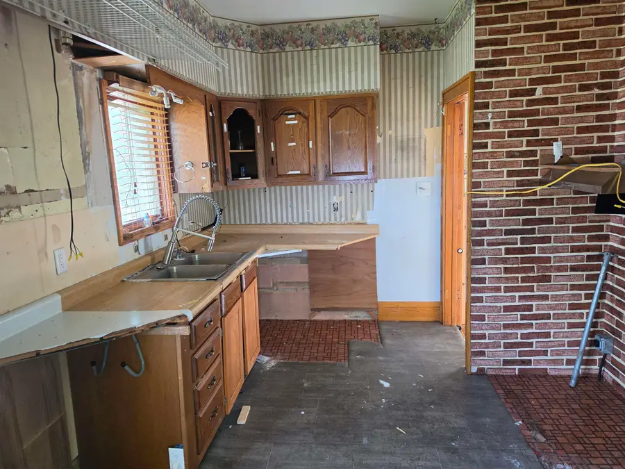 822 Broadway Street, Waterloo, IA 50703 - #2