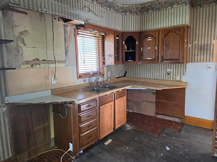 822 Broadway Street, Waterloo, IA 50703 - #3