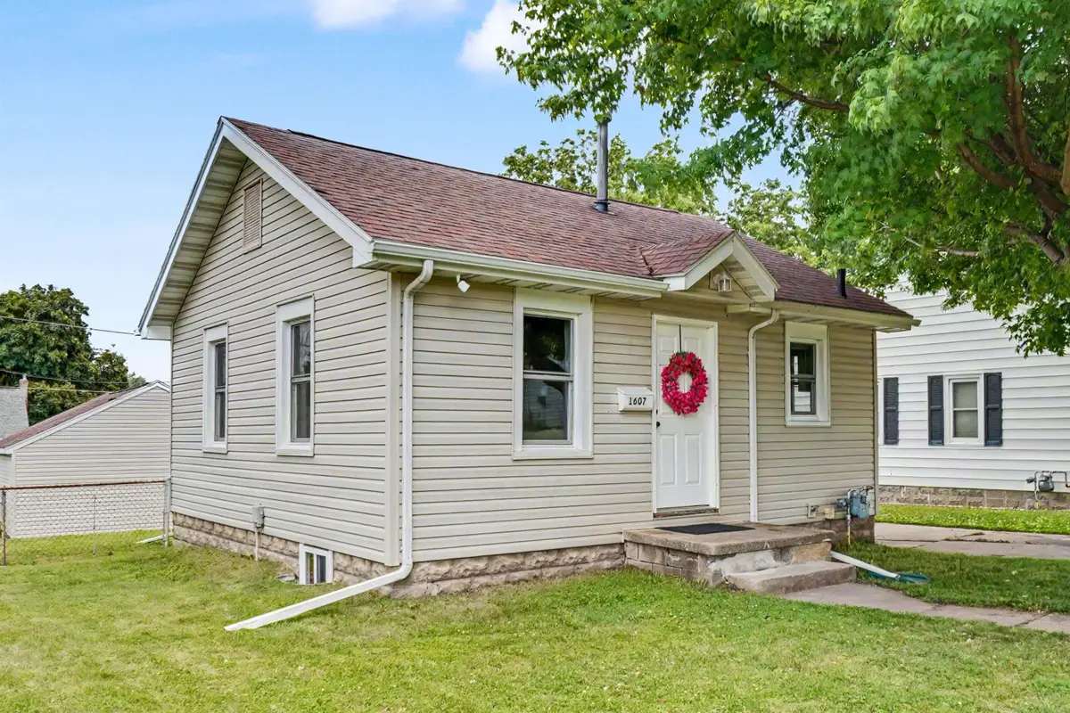 1607 Hawthorne Avenue, Waterloo, IA 50702 - #1