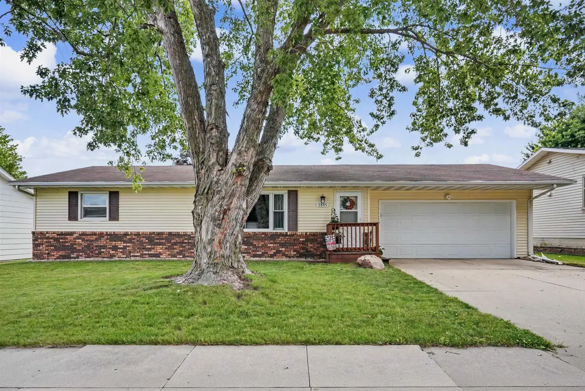5845 Applewood Drive, Waterloo, IA 50701 - #1