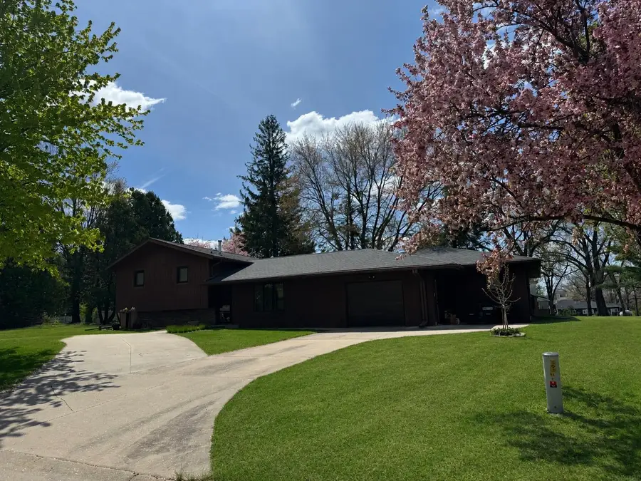 305 W 3rd Street, Riceville, IA 50466 - #3