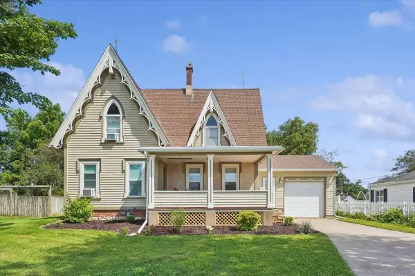403 W Main Street, Waukon, IA 52172