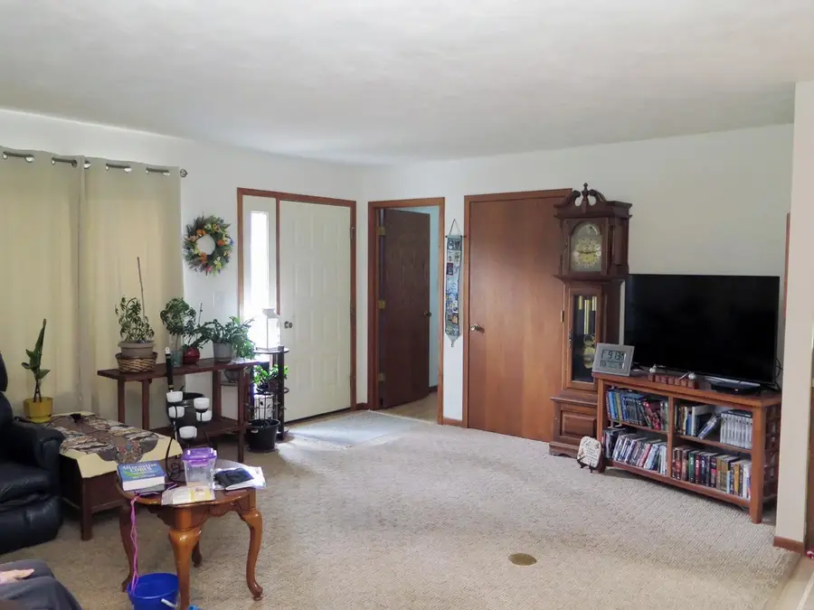 1006 Ridgewood Drive, Decorah, IA 52101 - #2