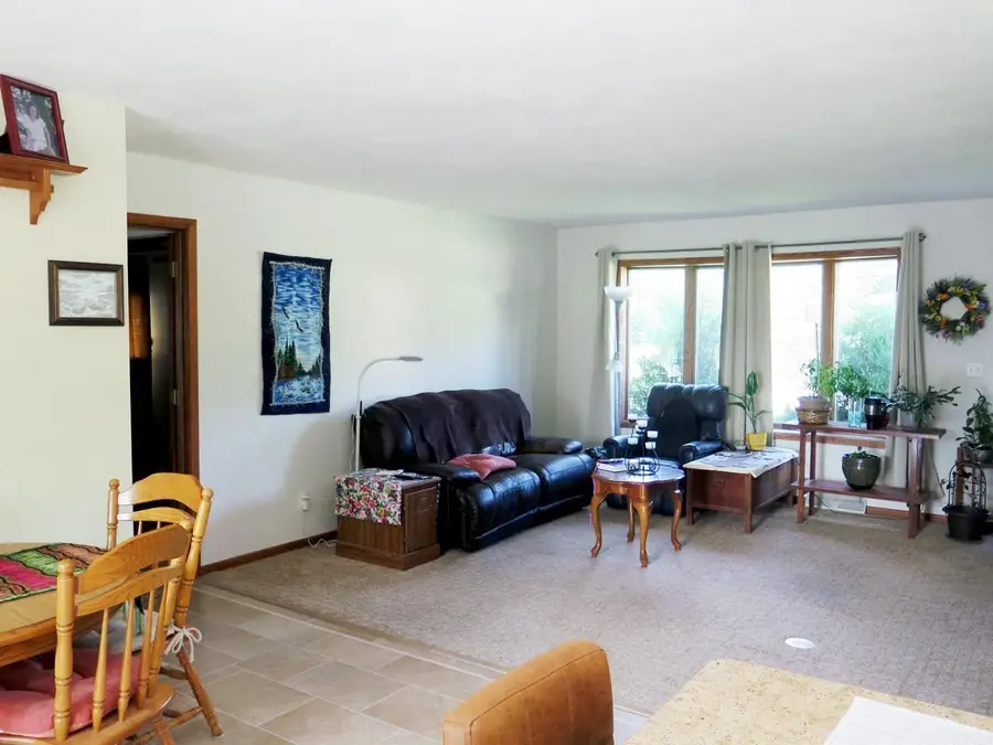 1006 Ridgewood Drive, Decorah, IA 52101 - #3