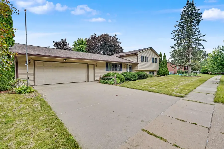2117 Tilbury Road, Waterloo, IA 50701 - #2