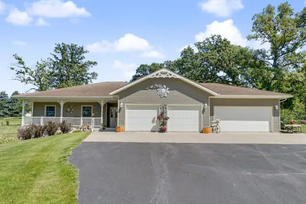 1620 Valdres Road, Decorah, IA 52101
