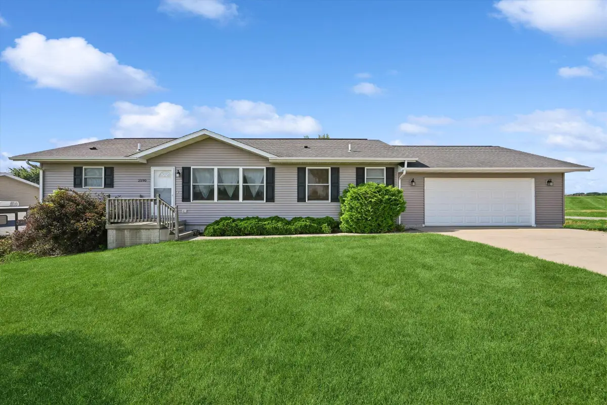 2590 Meadow View Drive, Urbana, IA 52345 - #1