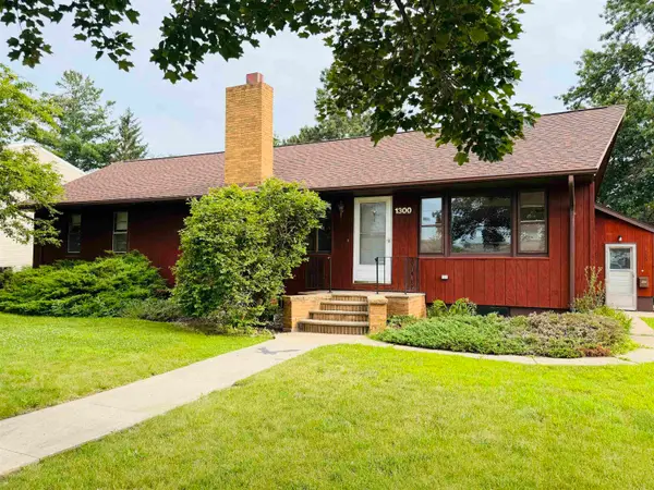 1300 SW 4th Avenue, Waverly, IA 50677