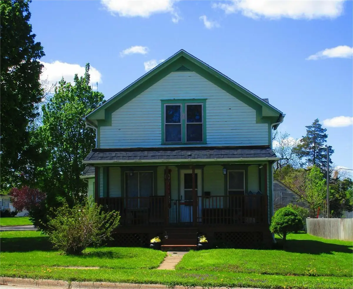 208 S. Canfield St., Dunkerton, IA 50626 - #1
