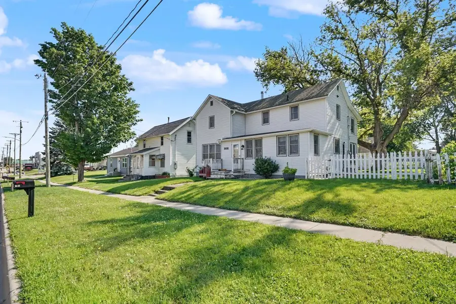 808 5th Ave Ne, Independence, IA 50644 - #2