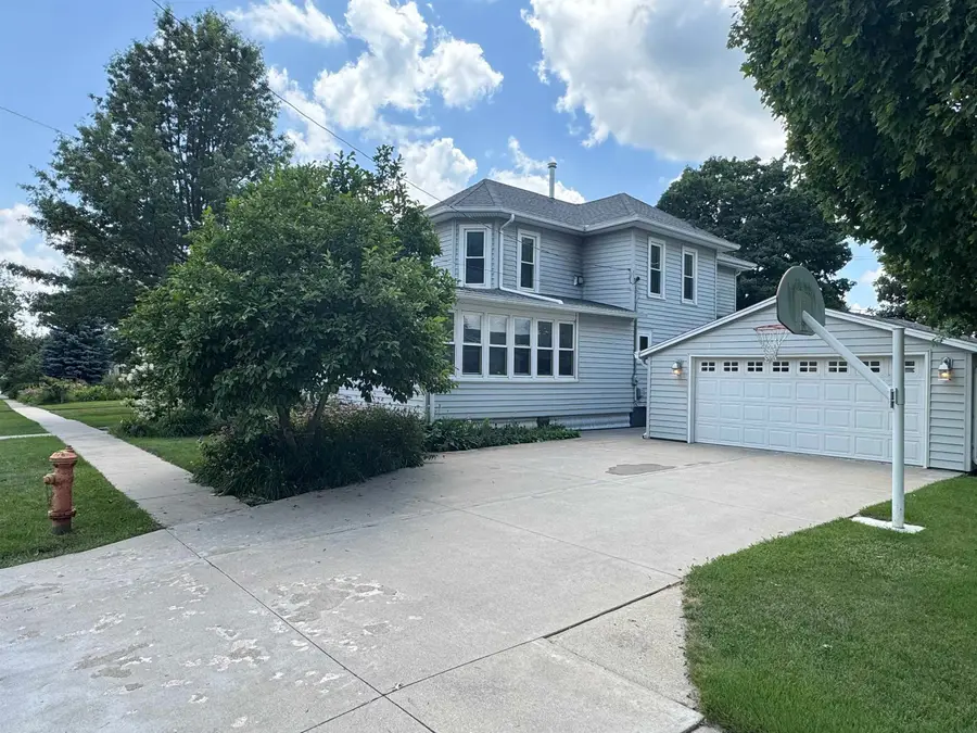 605 2nd Street, Parkersburg, IA 50665 - #3
