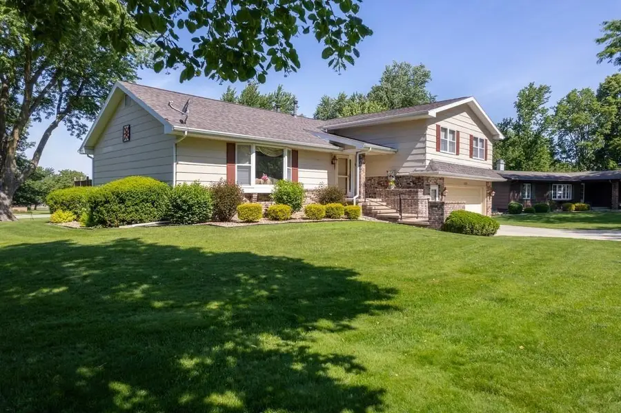1202 Ellis Drive, Charles City, IA 50616 - #2