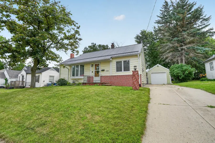 1219 Hammond Avenue, Waterloo, IA 50702 - #2