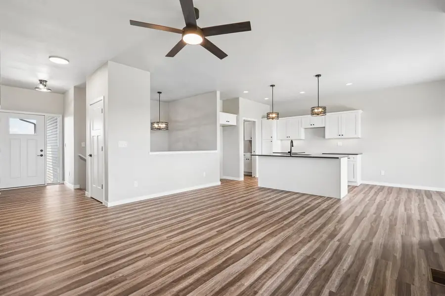 155 Paradise Blvd Boulevard, Waterloo, IA 50701 - #3