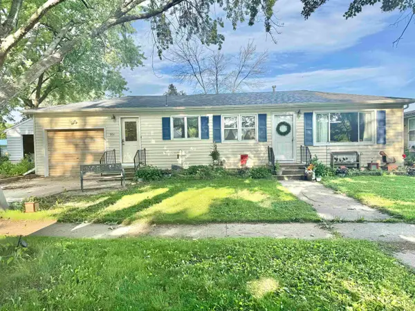 904 Pine St, LaPorte City, IA 50651