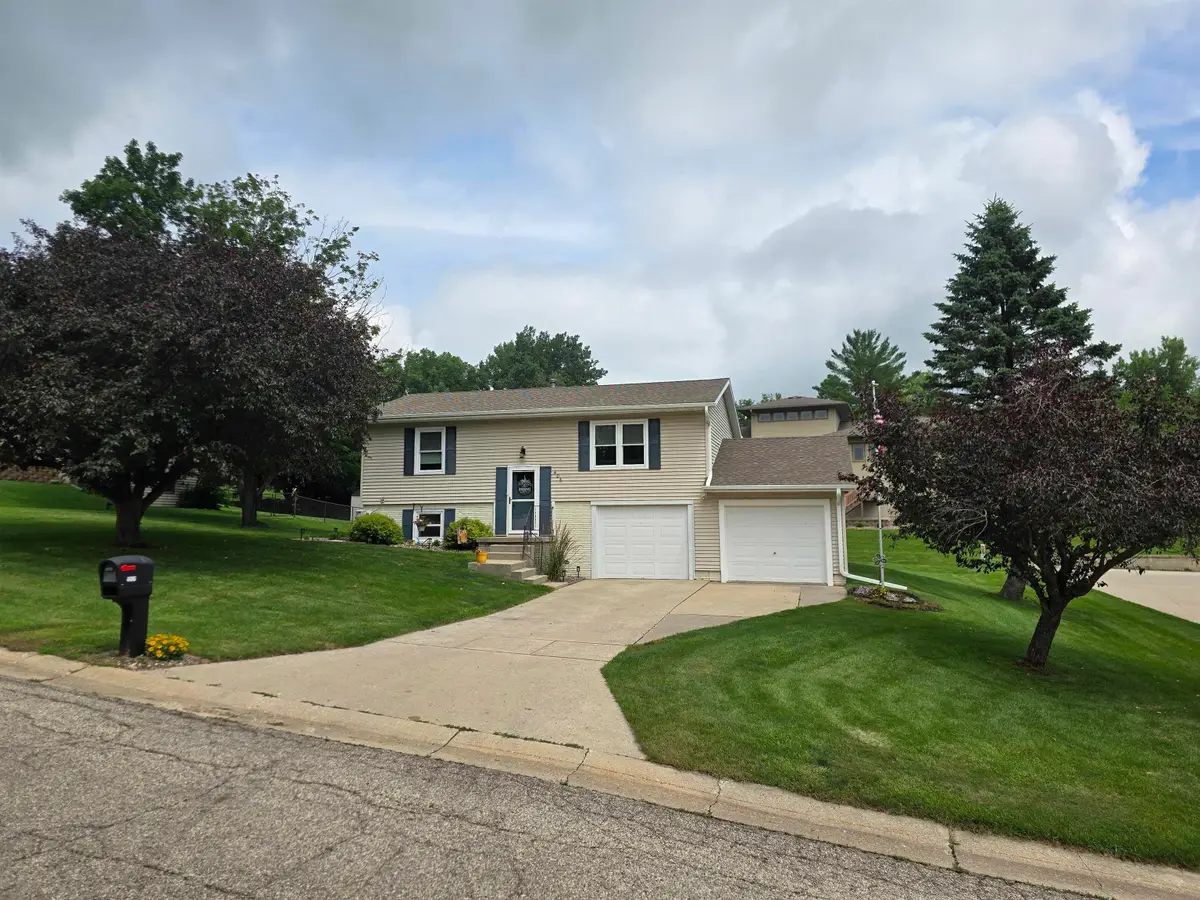 406 Twin View Drive, Decorah, IA 52101 - #1