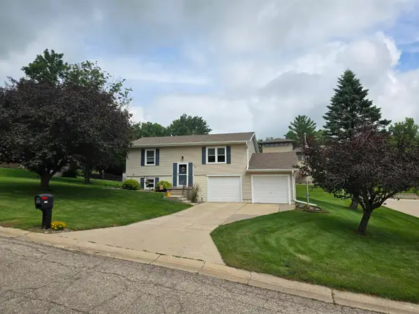 406 Twin View Drive, Decorah, IA 52101