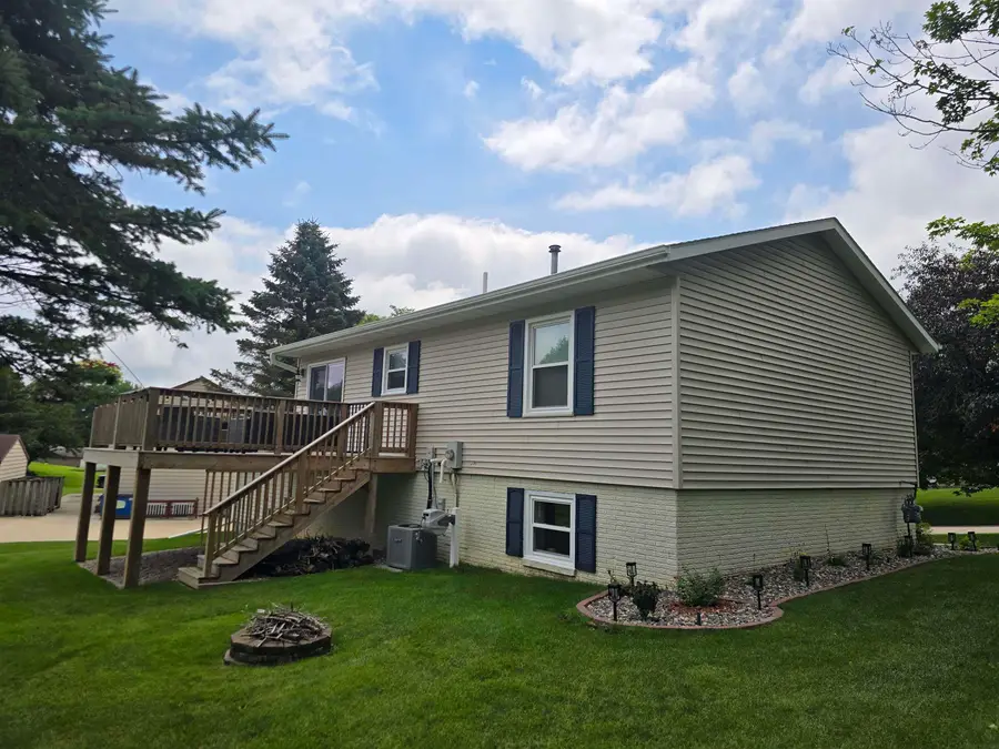 406 Twin View Drive, Decorah, IA 52101 - #2