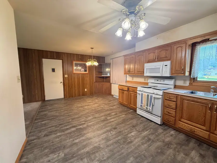 1144 Ainsworth Street, Jesup, IA 50648 - #3