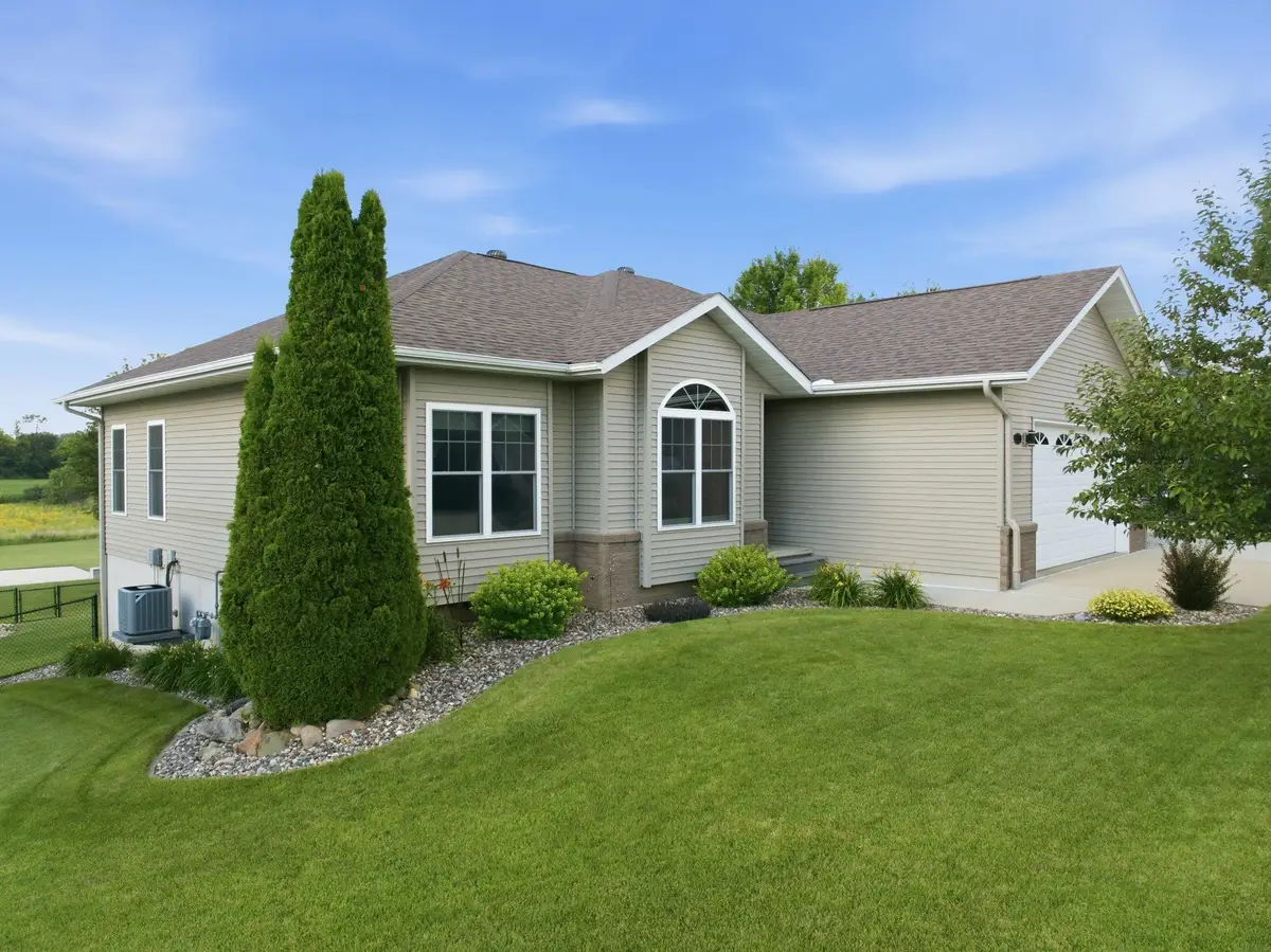 313 Tumbleweed Trail, Waverly, IA 50677 - #1