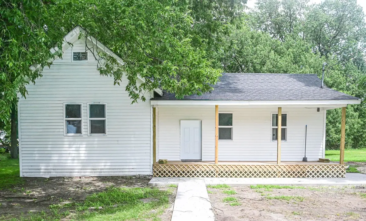 512 S 5th Street, Manchester, IA 52057 - #1